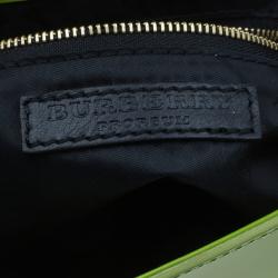 مملوكة مسبقًا حقيبة كتف بربري جلد لامع أخضر