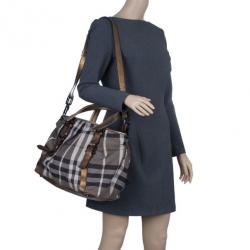 مملوكة مسبقًا حقيبة يد بربري كانفاس نوفاتشيك لامع