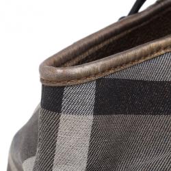 مملوكة مسبقًا حقيبة يد بربري كانفاس نوفاتشيك لامع