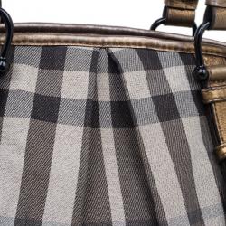 مملوكة مسبقًا حقيبة يد بربري كانفاس نوفاتشيك لامع