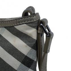 مملوكة مسبقًا حقيبة بربري كانفاس ذهبي ميتالك نوفاتشيك كروس