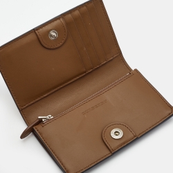 مملوكة مسبقًا Burberry Navy Blue Leather Logo Embossed Bifold Wallet