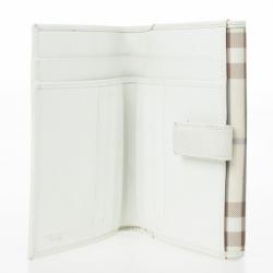 مملوكة مسبقًا Burberry Light Blue Nova Check Continental Wallet