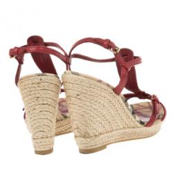 مملوكة مسبقًا Burberry Red Leather Novacheck T Strap Espadrilles Wedges Size 37