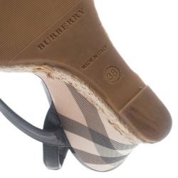 مملوكة مسبقًا Burberry Black Patent Check Espadrilles Wedge Sandals Size 38