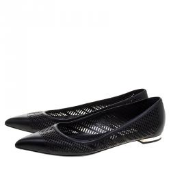 Pre Owned حذاء فلات بربري براد شو أسود بتفريغات ليزر مقدمة مدببة مقاس 39