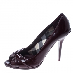 مملوكة مسبقًا حذاء كعب عالي بربري مقدمة مفتوحة جلد لامع عنابي مقاس 40