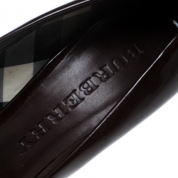 مملوكة مسبقًا حذاء كعب عالي بربري مقدمة مفتوحة جلد لامع عنابي مقاس 40