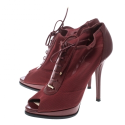 Pre Owned حذاء بوتيز كاحل بربري مقدمة مفتوحة أربطة جلد لامع وشبك مطاطي مقاس 37