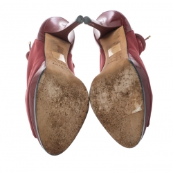 Pre Owned حذاء بوتيز كاحل بربري مقدمة مفتوحة أربطة جلد لامع وشبك مطاطي مقاس 37