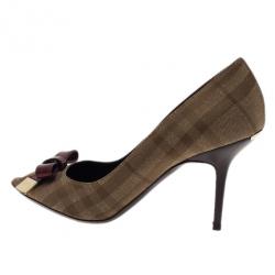 مملوكة مسبقًا Burberry Beige Plaid Canvas Patent Leather Bow Detail Peep Toe Pumps Size 40