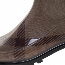 Pre Owned Burberry Beige/Brown Rubber Rain Boots Size 40