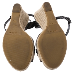 مملوكة مسبقًا صندل بربري سير كاحل كعب روكي اسبادريل جلد لامع أسود و بلاستيك مشمع كاروهات نوفا مقاس 38.5