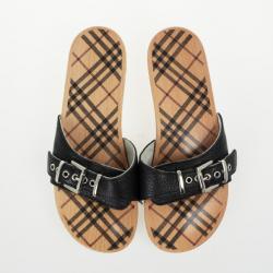 مملوكة مسبقًا Burberry Black Leather Buckle Wooden Clogs Size 37