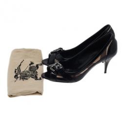 مملوكة مسبقًا حذاء بربري كانفاس نوفاتشيك و جلد بإبزيم مقاس 37