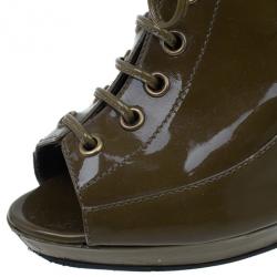 مملوكة مسبقًا صندل بربري برباط وحزام خلفي جلد أخضر مقاس 39