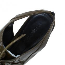 مملوكة مسبقًا صندل بربري برباط وحزام خلفي جلد أخضر مقاس 39