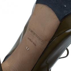 مملوكة مسبقًا صندل بربري برباط وحزام خلفي جلد أخضر مقاس 39