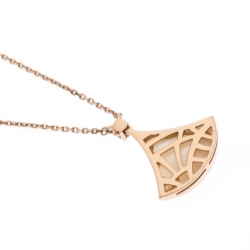 Pre Owned Bvlgari Divas' Dream Diamond & Mother of Pearl 18k Rose Gold Pendant Necklace