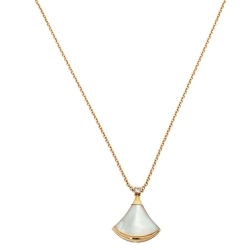 Pre Owned Bvlgari Divas' Dream Diamond Mother of Pearl 18K Rose Gold Pendant Necklace
