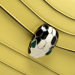 مملوكة مسبقًا حقيبة كتف بلغاري قلاب فورفر سربنتي جلد صفراء