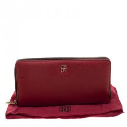 Pre Owned Carolina Herrera Red Leather Zip Around Wallet 