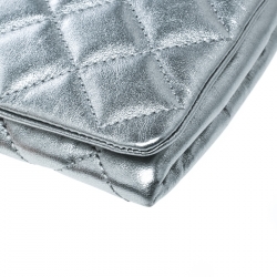 Pre Owned Carolina Herrera Metallic Silver Quilted Leather Chain Clutch