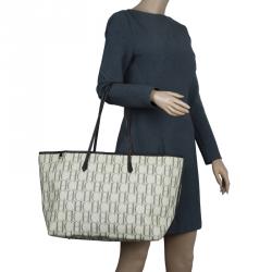 Pre Owned Carolina Herrera Beige Monogram Coated Canvas Shopper Tote