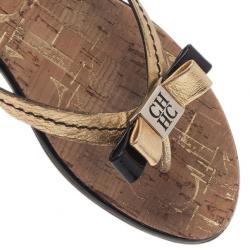 Pre Owned Carolina Herrera Gold Leather Thong Sandals Size 40