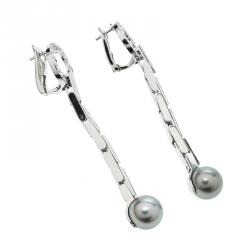 Pre Owned أقراط كارتييه أغرافيه ذهب أبيض عيار 18 وألماس ولؤلؤ رصاصي طويلة 