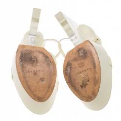 مملوكة مسبقًا Casadei Cream Patent Leather Plexiglass Wedge Slingback Sandals Size 39