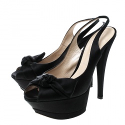 مملوكة مسبقًا صندل كاسادي ساتان أسود مقدمة مفتوحة بحزام للكاحل مقاس 37