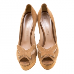 مملوكة مسبقًا حذاء كعب عالي كاسادي مزين فراشات نعل سميك مقدمة مفتوحة سويدي بيج مقاس 38.5