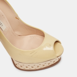 مملوكة مسبقًا Casadei Green Patent Leather Peep toe Pumps Size 35