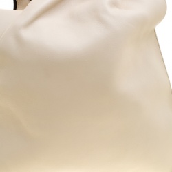 مملوكة مسبقًا حقيبة سيلين جلد أسود مثلثة مفتوحة