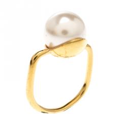 Pre Owned Carolina Herrera CH Faux Pearl Gold Tone Ring Size 58