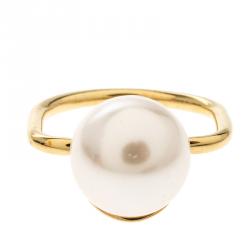 Pre Owned Carolina Herrera CH Faux Pearl Gold Tone Ring Size 58