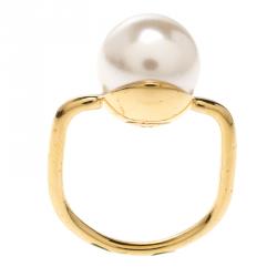 Pre Owned Carolina Herrera CH Faux Pearl Gold Tone Ring Size 58