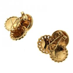 Pre Owned CH Carolina Herrera Enamel Gold Tone Button Detail Charm Toggle Bracelet & Stud Earring Set