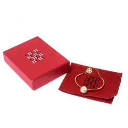 Pre Owned CH Carolina Herrera Faux Pearl Charm Gold Tone Bracelet