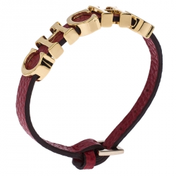 مملوكة مسبقًا سوار سي أتش كارولينا هيريرا جلد أحمر ذهبي اللون بالشعار