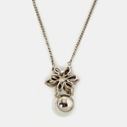 Pre Owned CH Carolina Herrera CH Crystal Jasmine Faux Pearl Earring and Pendant Necklace