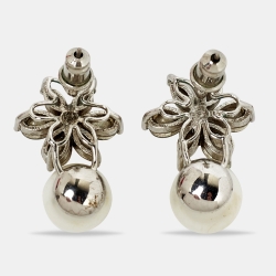 Pre Owned CH Carolina Herrera CH Crystal Jasmine Faux Pearl Earring and Pendant Necklace