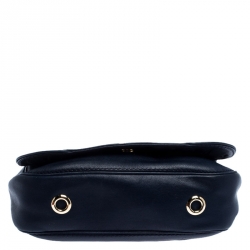 مملوكة مسبقًا حقيبة كتف كارولينا هيريرا نيو بالتازار بقلاب جلد زرقاء