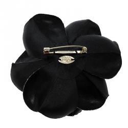 Pre Owned بروش شانيل كاميليا قماش أسود ورزين