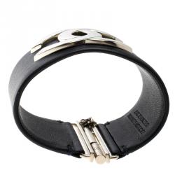 Pre Owned سوار شانيل مفتوح عريض ديسمبر 2017 إصدار محدود لون ذهبي جلد CC