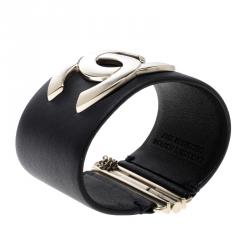 Pre Owned سوار شانيل مفتوح عريض ديسمبر 2017 إصدار محدود لون ذهبي جلد CC