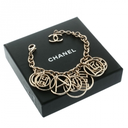 Pre Owned سوار شانيل CC دلاية بالشعار سلسلة ذهبية اللون 