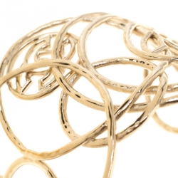 مملوكة مسبقًا  سوار شانيل CC عريض ذهبي غير لامع