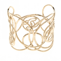 مملوكة مسبقًا  سوار شانيل CC عريض ذهبي غير لامع